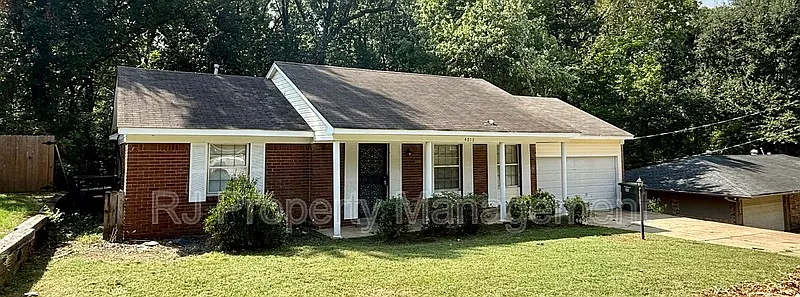 4 bed, 2.0 bath, 2061 sqft, $1,395 — Photo 2