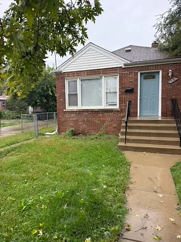 5 bed, 1.5 bath, 1500 sqft, $2,000 — Photo 2