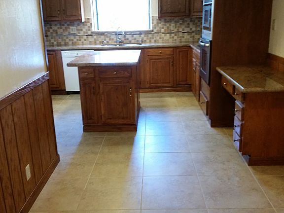 5th image of 2379 Stratford Dr