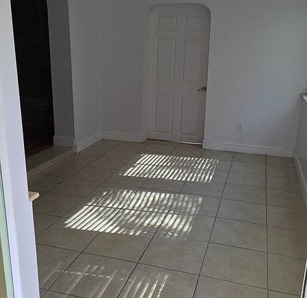 3rd image of 902 Monterey St