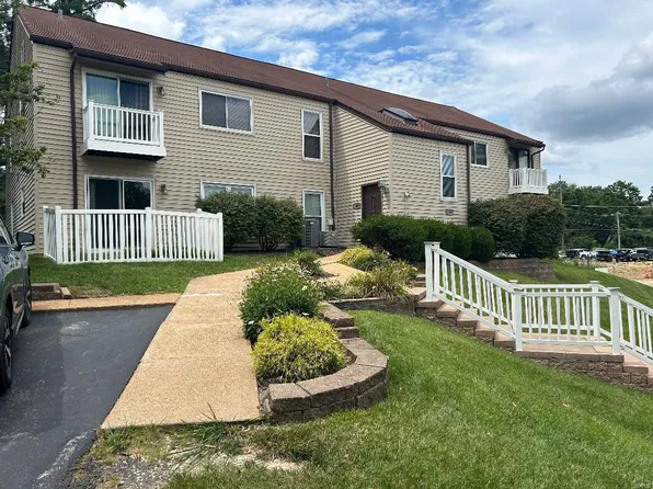 1307 Glendale Gardens Dr APT A, Saint Louis, MO 63122