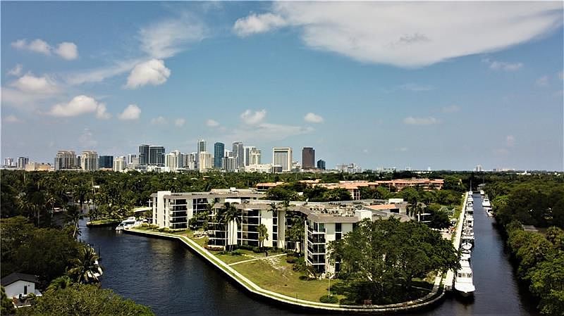 1st image of 1000 River Reach Dr APT 305