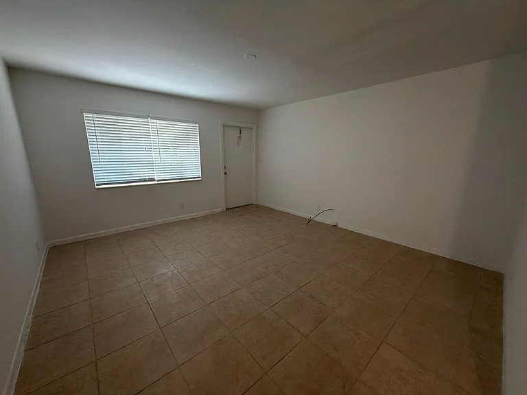 515 S Sequoia Dr — Photo 32
