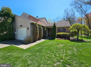 33 E Oleander Dr, Mount Laurel, NJ 08054