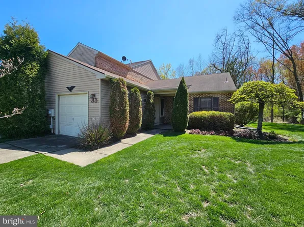 33 E Oleander Dr, Mount Laurel, NJ 08054