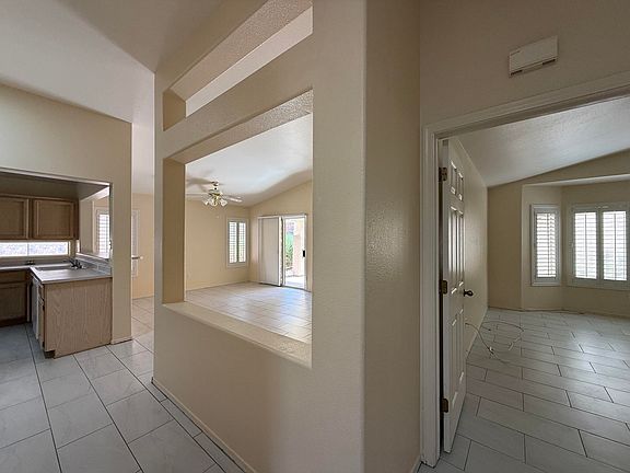 5th image of 495 Edgefield Ridge Pl