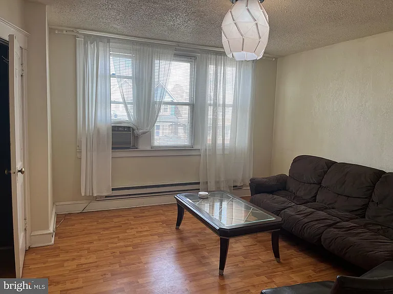 1422 Fanshawe St #2 — Photo 7