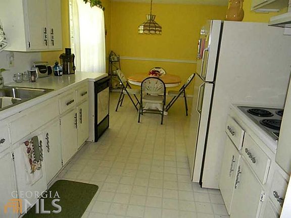 4th image of 135 Timberland St