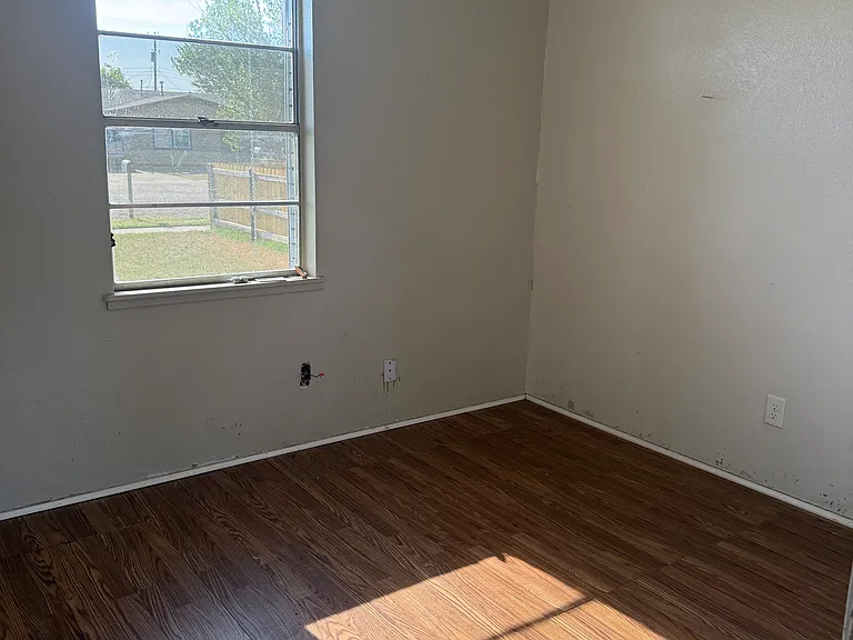1000 Stuart Dr — Photo 7