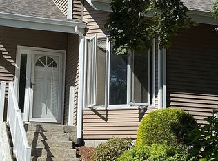 61 Southview Dr, Southwick, MA 01077