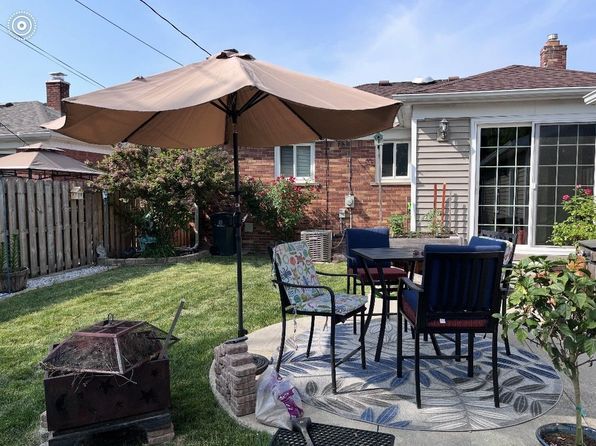 21720 Sunnyside St, Saint Clair Shores, MI 48080