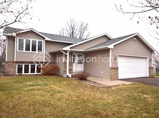 3746 Hamlet Ave N, Oakdale, MN 55128