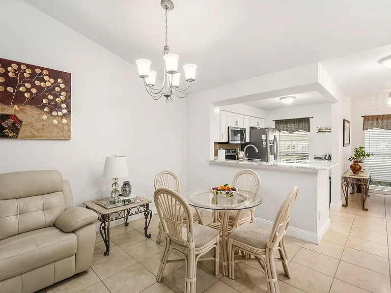 314 Knottwood Ct — Photo 10