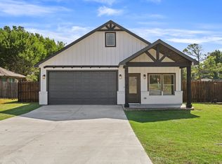 117 Dennis Dr, Azle, TX 76020