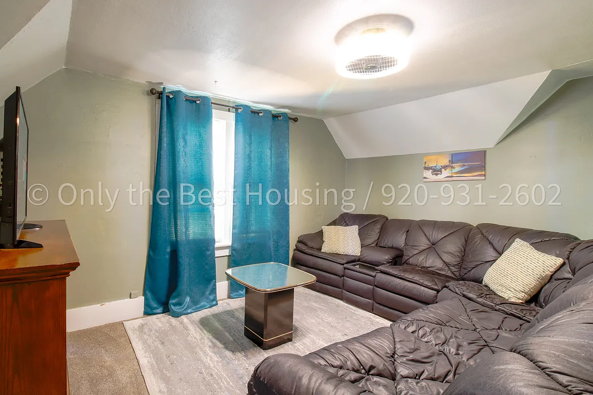 Building Photo - 611 Sherry St #1/2