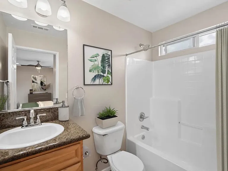 1012 S Riverside Ave — Photo 4