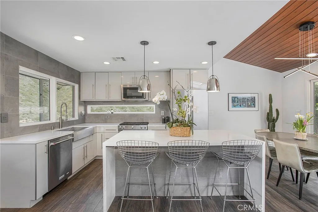 3 bed, 2048 sqft, $20,000 — Photo 4