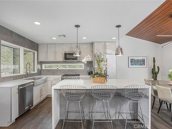 4th image of 546 Temple Hills Dr