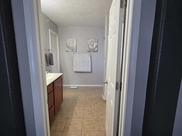 601 Menaul Blvd NE — Photo 38