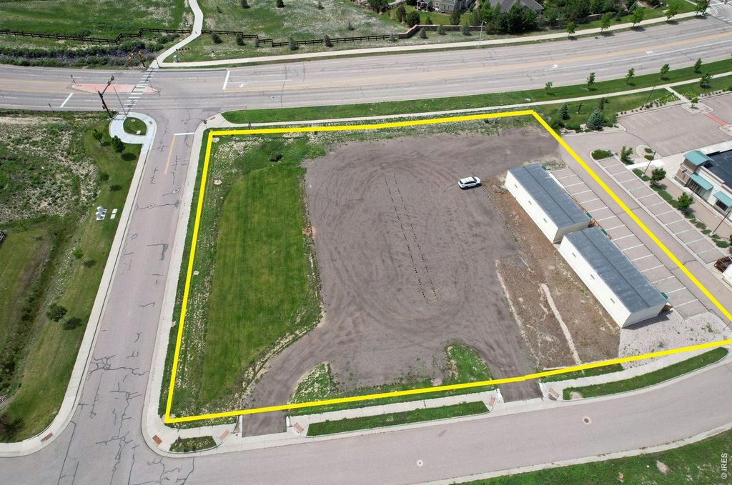 320 Crossroads Blvd