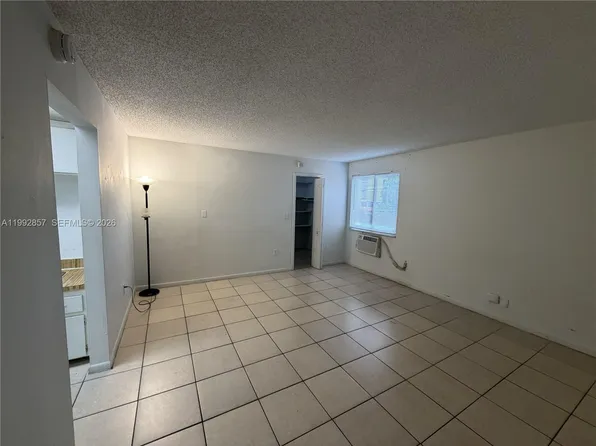 7010 NW 186th St APT 5-121A, Hialeah, FL 33015