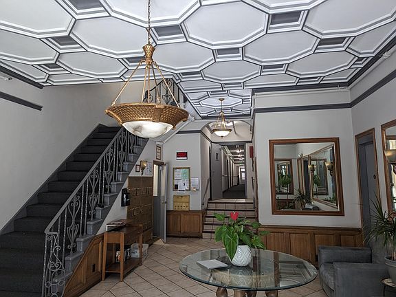 2nd image of 615 S Gramercy Pl