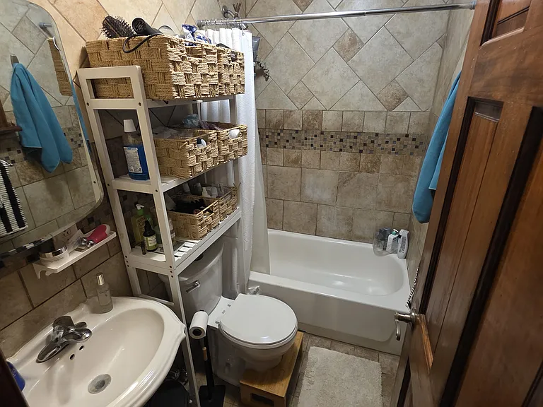 146 Freeman St #2R — Photo 9
