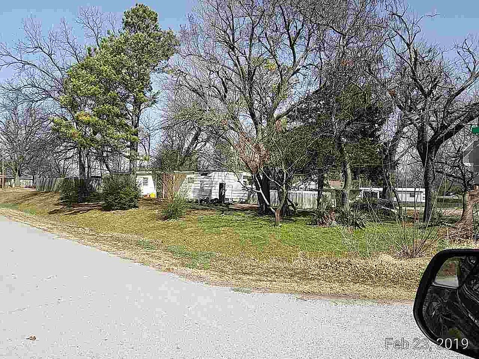 1st image of 711 W McNeese St