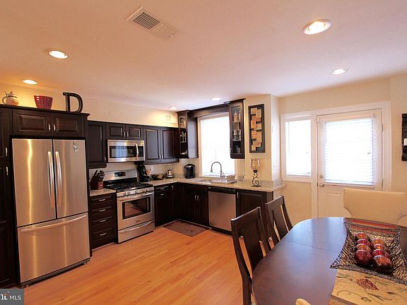 5th image of 1135 Colonial Ave