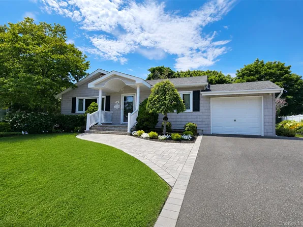 8 Starlight Drive, Commack, NY 11725