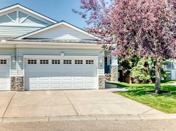 19 Rocky Ridge Vlg NW, Calgary, AB T3G 4R2