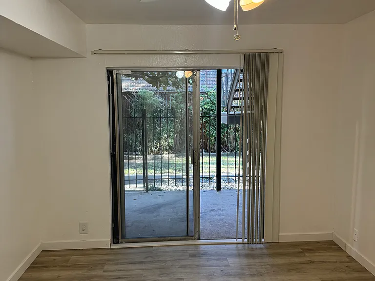 5212 Fleetwood Oaks Ave #102 — Photo 7