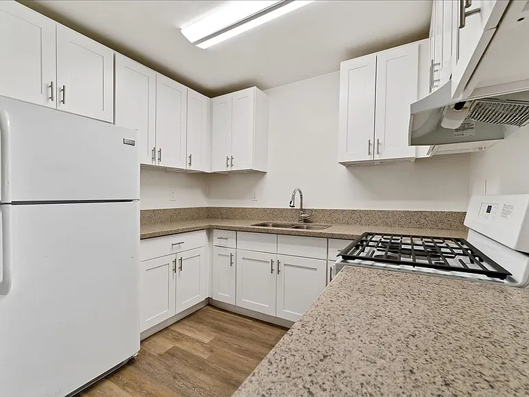 3905 S Stevely Ave #8 — Photo 7