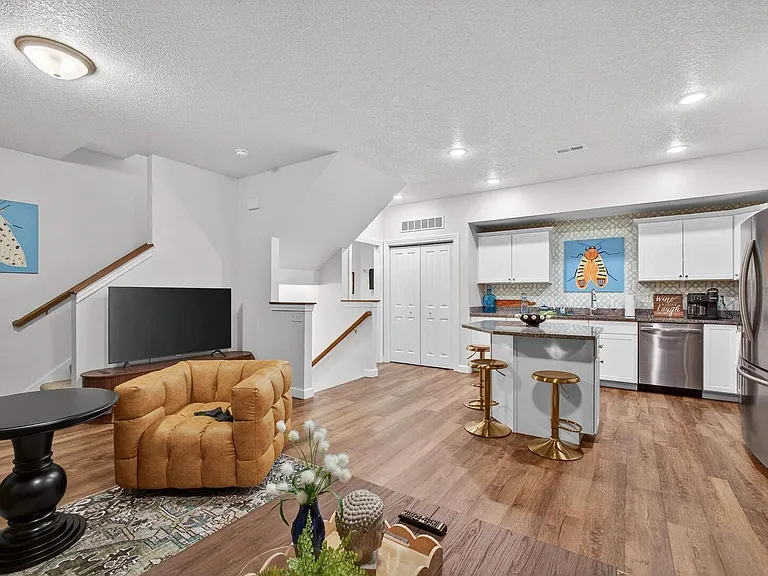 4833 Lauren Ln — Photo 10