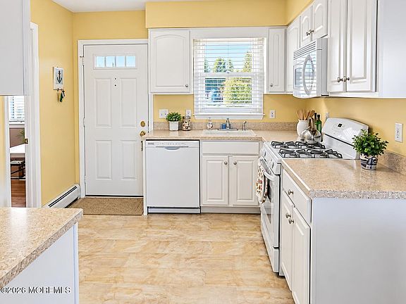 5th image of 46 Longpoint Dr