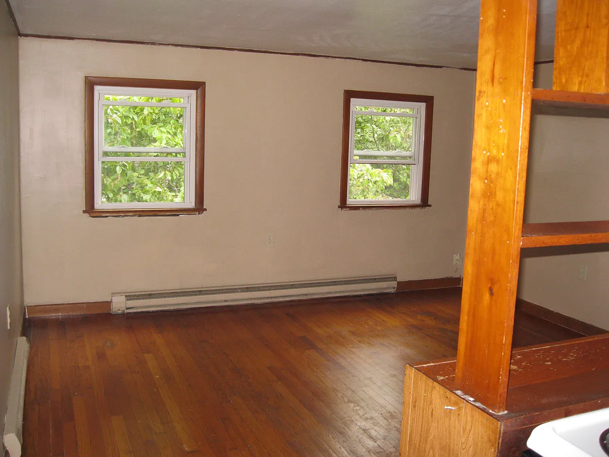 Building Photo - 15 Greenman Ave #2