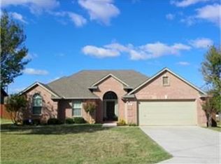523 Oakcrest St, Lake Dallas, TX 75065