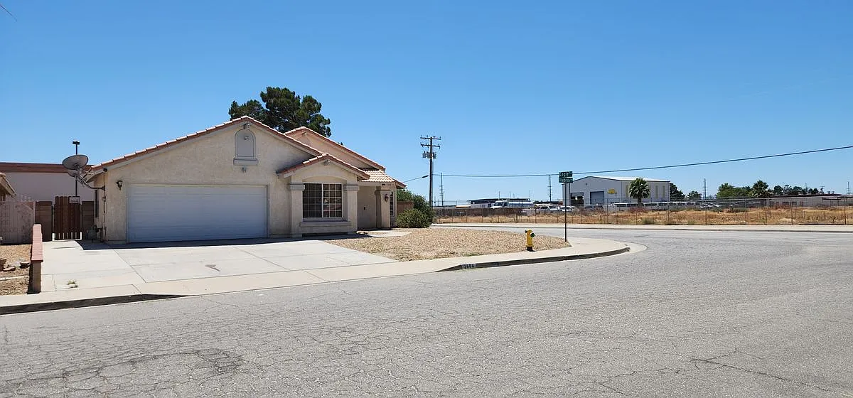 3 bed, 2.0 bath, 1542 sqft, $2,695 — Photo 3