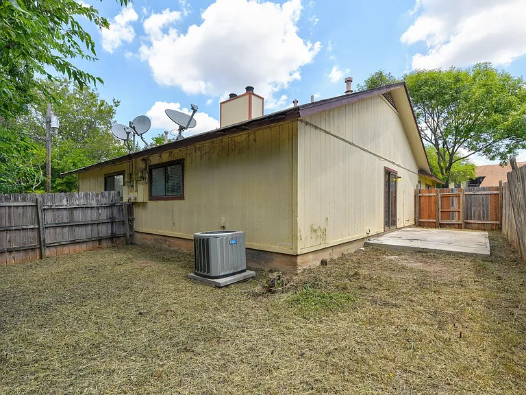 1802 Rawhide Dr #B — Photo 18