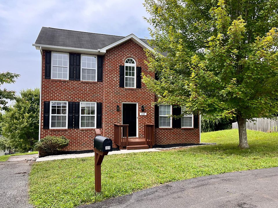 1st image of 205 Wistaria Dr