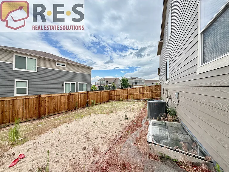 11417 Crater Lake St — Photo 23