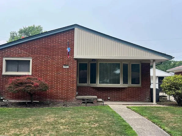 24513 Ursuline St, Saint Clair Shores, MI 48080