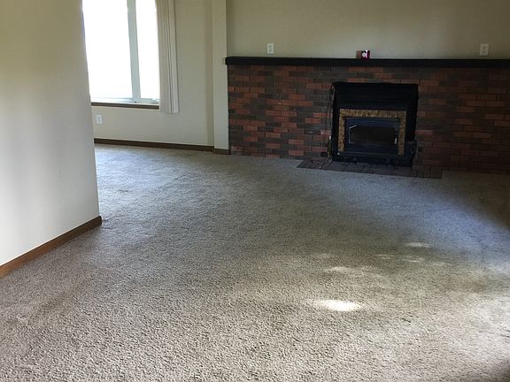 3rd image of 1809 N Miles Ave