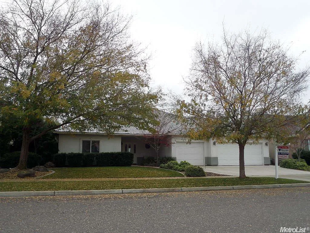 228 Margaret Way photo 1