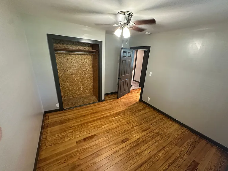 408 Spence Ln — Photo 8