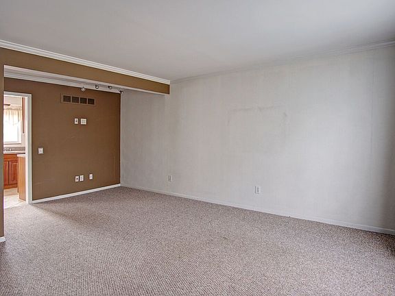 4th image of 4850 Mansfield Ave #1
