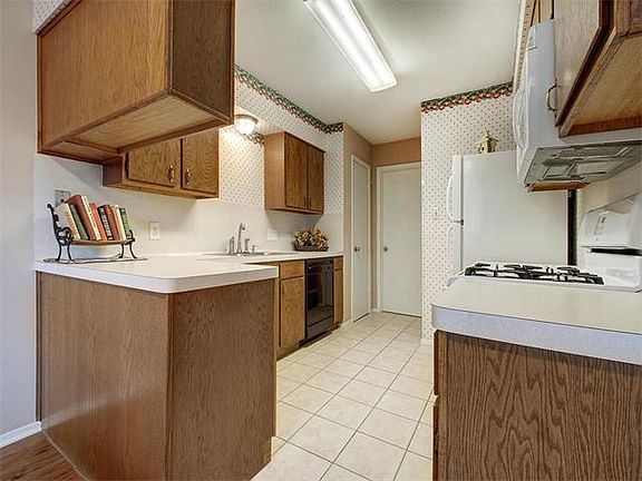 5th image of 1615 W Braker Ln #A