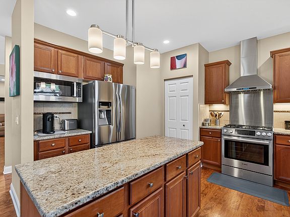 5th image of 230 Churchill Ct