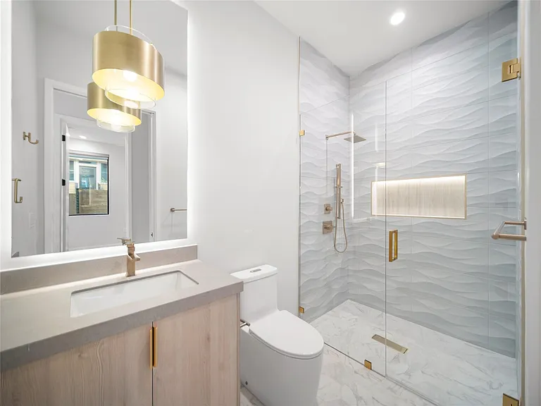 2107 Brackenridge St #B — Photo 28