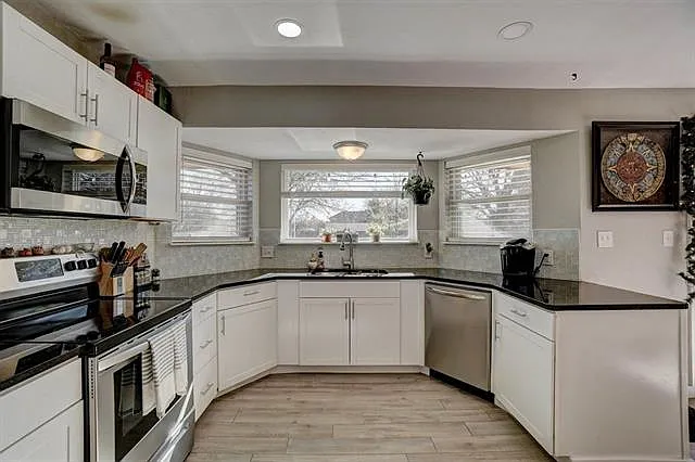 905 NE Dove Ln — Photo 8